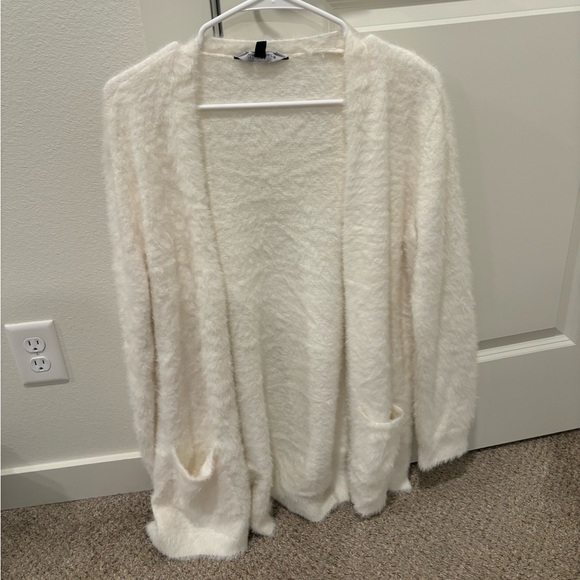 White cardigan - Picture 1 of 3